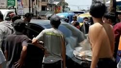 Brio Seruduk 3 Gerobak Pedagang, 1 Motor, dan Warga di Banjaran Bandung<