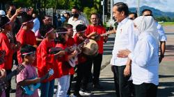 Transit di Kota Ambon, Jokowi Disambut Musik Ukulele Anak-Anak Maluku