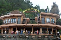 Berwisata ke Bukit Sekipan, Foto-foto Sambil Menikmati Sejuknya Udara Tawangmangu 