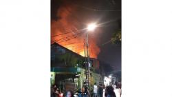 Kebakaran Hanguskan 5 Kontrakan dan 4 Rumah di Setiabudi, Api Diduga dari Kompor