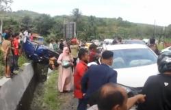 Jazz Tabrak Mobil Rombongan Pengantin di Pinrang