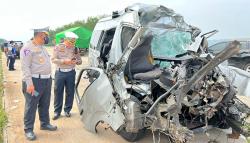Foto-Foto Kecelakaan Maut di Ruas Tol Semarang-Batang, 7 Orang Meninggal