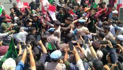 Demo Tolak Kenaikan BBM, Mahasiswa Nyaris Baku Hantam dengan Anggota DPRD Kota Cirebon