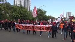 Penampakan Long March Buruh Tolak Harga BBM Naik di Surabaya, Bikin Lalu Lintas Tersendat
