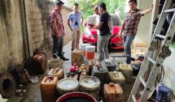 Gerebek Gudang BBM di Pangkalpinang, Polisi Temukan 1 Ton Solar Subsidi <