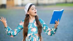 10 Puisi Bahasa Inggris Berbagai Tema, Lengkap dengan Artinya