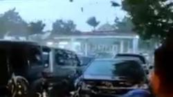 Angin Puting Beliung Porakporandakan Atap SPBU Jalan BKR Bandung, Pengendara Panik<