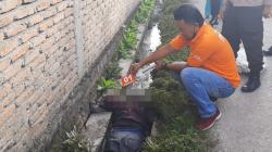  Jalan Sambil Mabuk, Petugas Kebersihan Pemkab Dairi Ditemukan Tewas di Parit