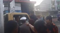 Demo BBM di Gowa Ricuh, Massa Menyandera dan Rebut Kunci Mobil Truk