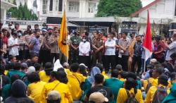 Minta Maaf ke Mahasiswa, Kapolres Pematangsiantar Akui Tidak Profesional Atasi Demo BBM 