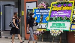Karangan Bunga Duka Cita Ratu Elizabeth II Wafat Berdatangan ke Kedubes Inggris