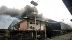 Gudang Elektronik di Surabaya Terbakar hingga Ambruk, Kerugian Miliaran Rupiah
