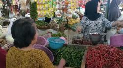 Imbas Kenaikan Harga BBM, Cabai Melambung Dua Kali Lipat di Cirebon