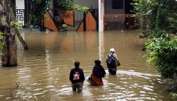 Permukiman Warga Ciledug Indah Masih Terendam Banjir