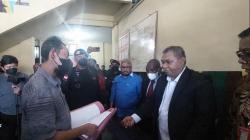 Gubernur Papua Lukas Enembe Dipanggil KPK, Massa Pendukung Geruduk Mako Brimob