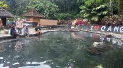 9 Pemandian Air Panas di Tengah Alam Indonesia, Sangat Asri Ditemani Sekelompok Burung