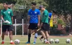 Timnas Berlatih Full Team Jelang Hadapi Curacao, Iwan Bule Pantau Latihan<