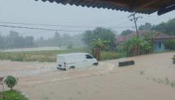 Sungai Cisadea Meluap, 6 Kampung di Sindangbarang Cianjur Terendam Banjir 4 Meter<