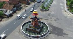 Mengenal Asal Usul Tugu Pepadun di Lampung, Ada Daya Tarik Sejarah hingga Suku Asli 