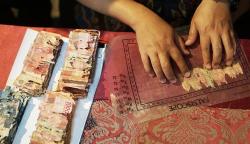 Nasib Penjaga Sekolah, Uang Puluhan Juta Tabungan Haji Rusak Dimakan Rayap