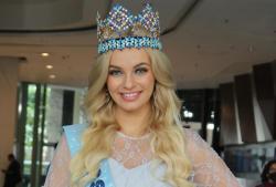 Miss World 2021 Karolina Bielawska Ngaku Cinta Dunia Entertainment, Mau Jadi Presenter?