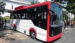 Uji Coba Bus Listrik Buatan Dalam Negeri di Surabaya