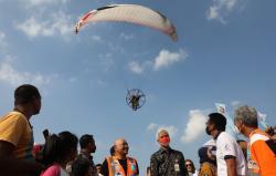 Ganjar Pamerkan Destinasi Wisata Olahraga Gantole Telomoyo: Menarik dan Lumayan Langka