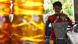 Pekerja di Madiun Ubah Plastik Jadi BBM Solar, Sehari Hasilkan 10 Liter