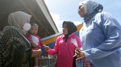 Bakti Sosial Bhayangkari di Bone Bolango, Bagikan Sembako hingga Bersihkan Lokasi Wisata