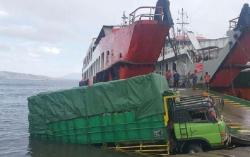 Hendak Masuk Kapal, Truk Barang Nyebur ke Laut di Pelabuhan Gilimanuk