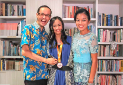 5 Artis Punya Perpustakaan Pribadi, Ada Dian Sastro hingga Sandra Dewi