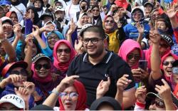 Bacaleg DPR RI Ajak Warga Baleendah Bandung Senam Sehat Berhadiah Motor<