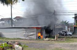 Warung Lesehan Samping Polsek Piyungan Ludes Terbakar, Kerugian Rp30 Juta