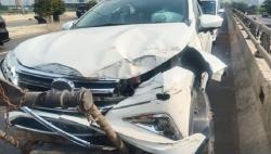 Lepas Ban, Mobil CRV Tabrak Kendaraan Lain di Tol Cawang 