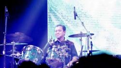 Ketika Wagub Kaltim Gebuk Drum di Konser Iwan Fals<
