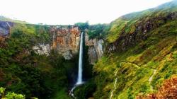 5 Air Terjun Tertinggi di Indonesia, Nomor 1 Tingginya Setara Gedung 50 Lantai