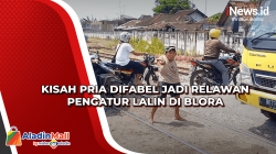 Kisah Pria Difabel Jadi Relawan Pengatur Lalin di Blora