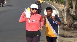 Satlantas Polresta Kupang Gelar Lomba Unik, Peserta Wajib Lari 2,5 Km Sambil Pikul Beras 5 Kg