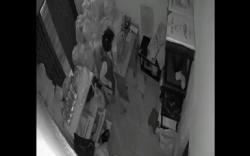 Maling Apes, Capek Bongkar Rolling Door Toko Kerupuk, Tidak Ada Uang Sepeser pun di Dalamnya