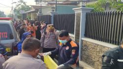 Warga Klari Karawang Geger Temukan Mayat Bayi Mengambang di Got<