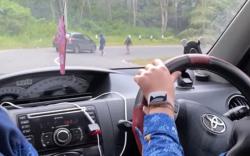 Detik-Detik Menegangkan Perampokan Bersenpi di Jalinsum, Kendaraan Lain Putar Balik <