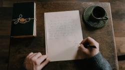 5 Contoh Personal Letter Bahasa Inggris untuk Keluarga dan Sahabat, Lengkap dengan Strukturnya<