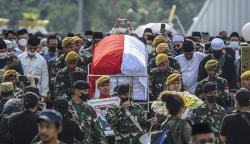 Foto Jenazah Azyumardi Azra Dimakamkan di TMP Kalibata
