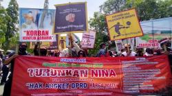 Ratusan Pengunjuk Rasa Tuntut Hak Angket terkait Kinerja Bupati Indramayu <
