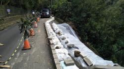 Jalan Kolmas di Curug Pelangi KBB yang Longsor 2 Tahun Lalu Diperbaiki pada 2023<