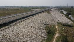 Lautan Sampah TPS Ilegal Sepanjang 1,3 Km di Tambun