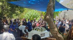  Isak Tangis Keluarga Iringi Pemakaman ASN Bapenda Korban Pembunuhan Sadis di Semarang