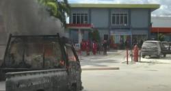 2 Mobil Terbakar Saat Antre BBM, Sopir Mini Bus Kabur