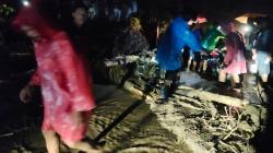 Banjir Bandang Terjang Pameungpeuk Garut, Ribuan Warga Terdampak<