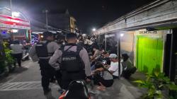 Asik Tenggak Miras Diiringi Musik, 4 Muda Mudi Ditangkap Aparat Polresta Solo